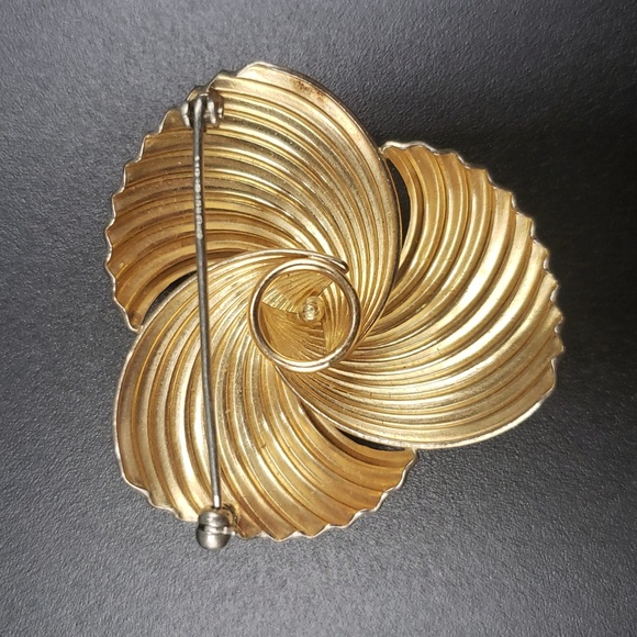 Krementz Vintage Triple Swirl Goldtone Brooch - Picture 2 of 4